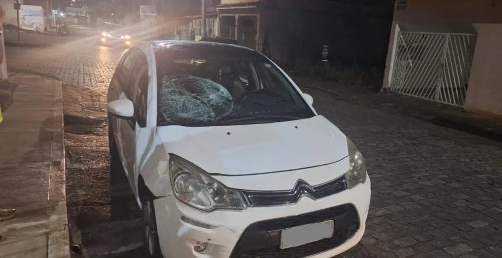 Ciclista sofre lesões na cabeça, face e membros após colisão com carro em Formiga