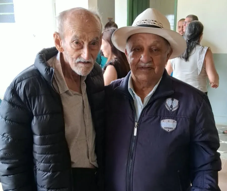 Aos 99 e 90 anos, eleitores exercem a cidadania em Córrego Fundo