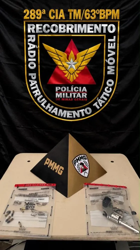 POLÍCIA MILITAR APREENDE REVÓLVER E MUNIÇÕES EM FORMIGA
