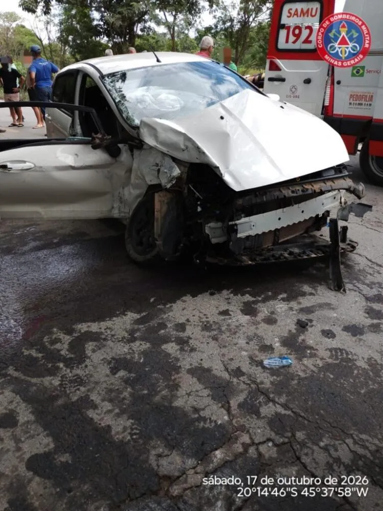BR-354: colisão frontal deixa quatro vítimas em Arcos